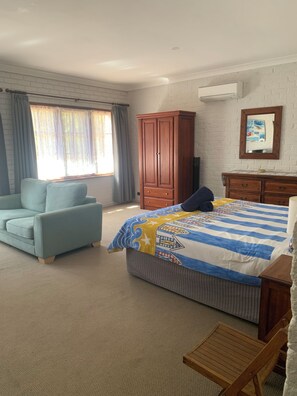 1 habitación, escritorio, tabla de planchar con plancha y wifi gratis 