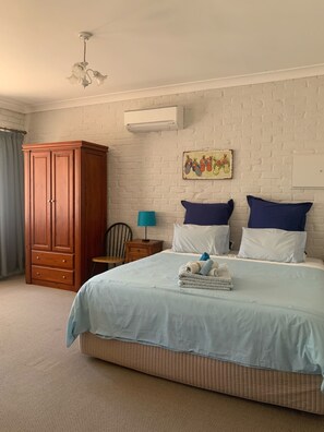 1 bedroom, desk, iron/ironing board, free WiFi