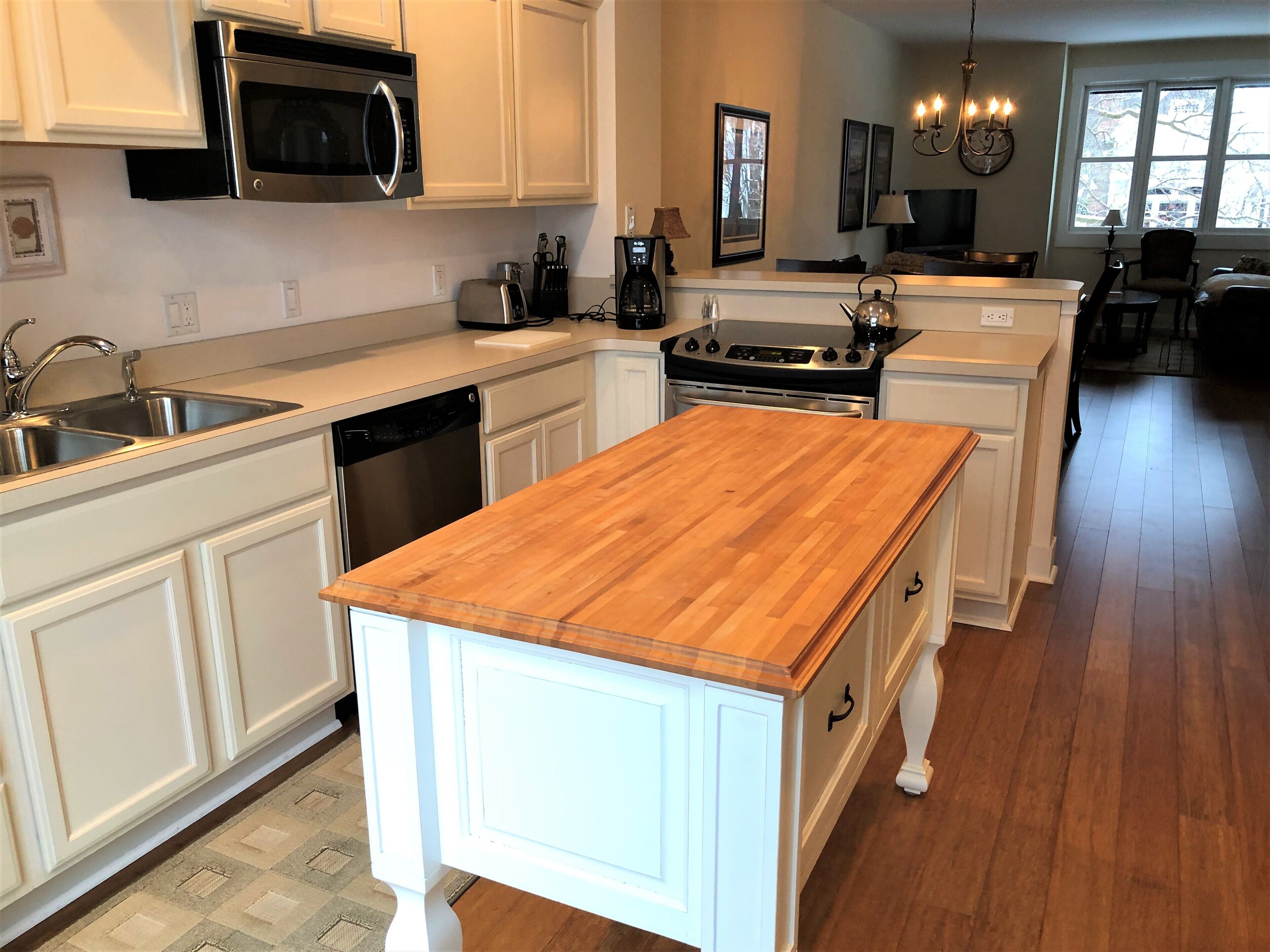 Upscale Condo Downtown 