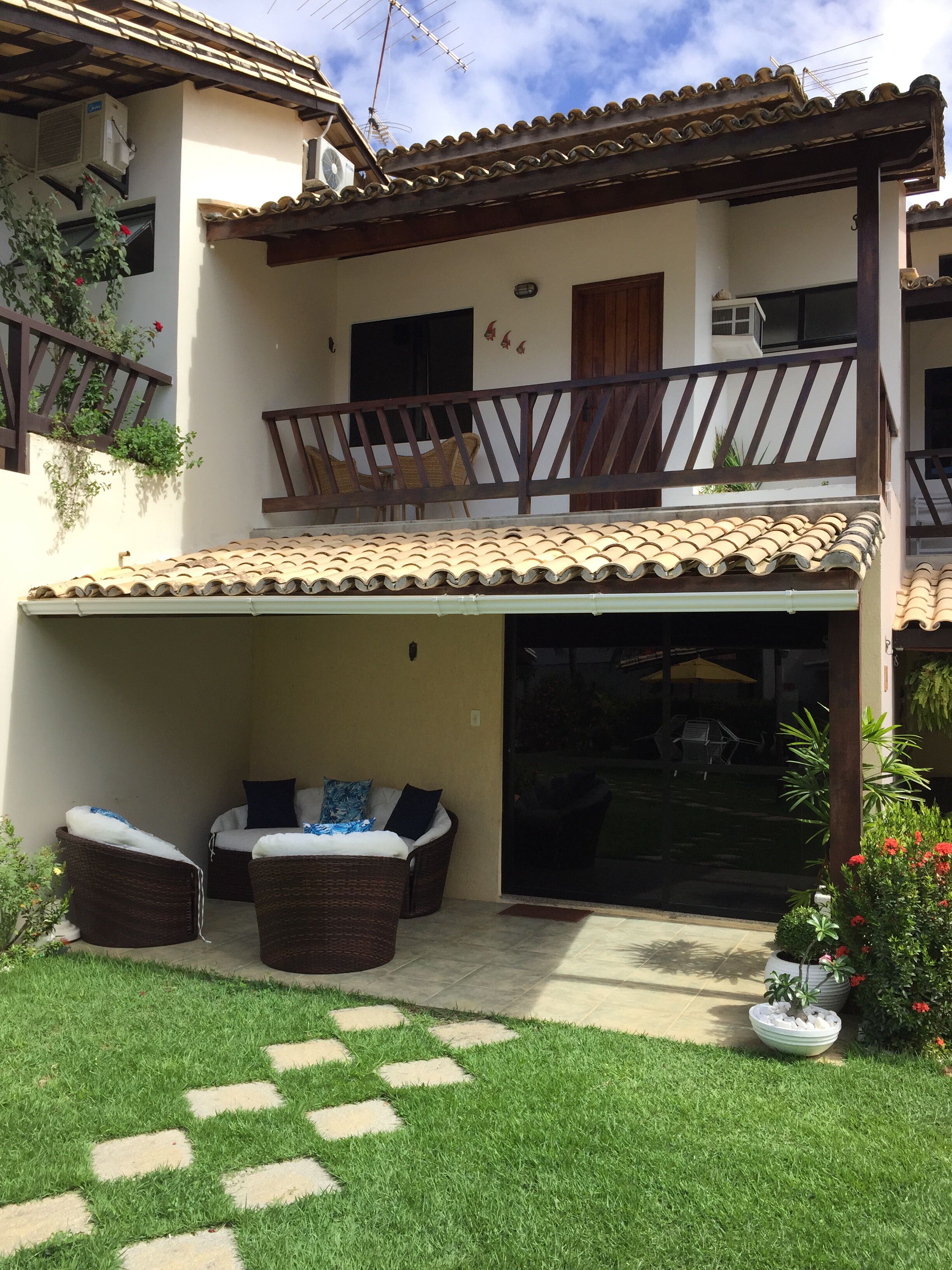 Jacuípe House. 4 air-conditioned bedrooms. Cable TV. WiFi. Exit Rio 71. 99267-2592