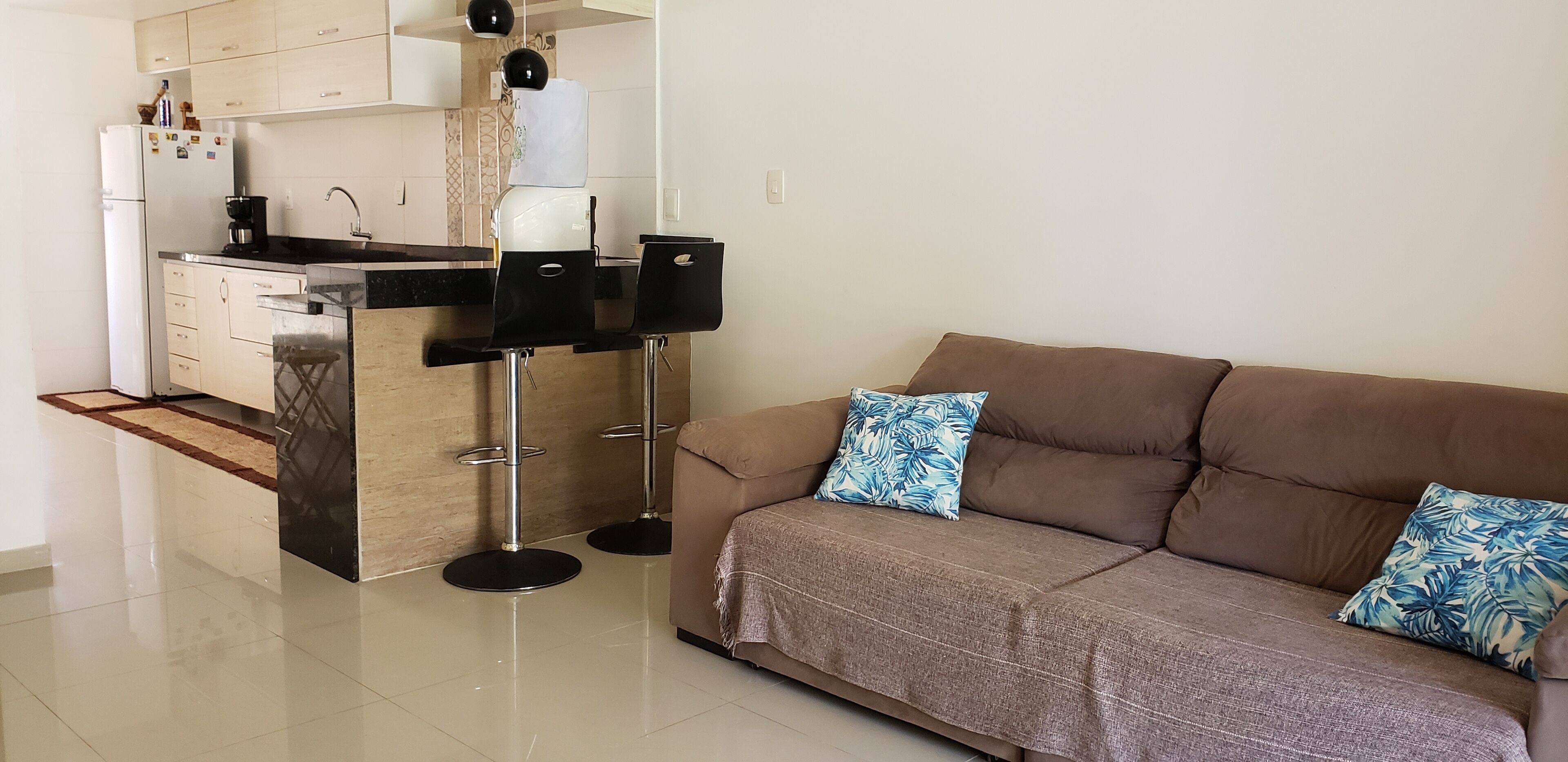 Jacuípe House. 4 air-conditioned bedrooms. Cable TV. WiFi. Exit Rio 71. 99267-2592