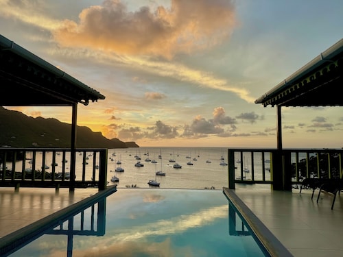 Superbe, Beachfront, Sunset Views, Turtle Point Villa de 4 chambres