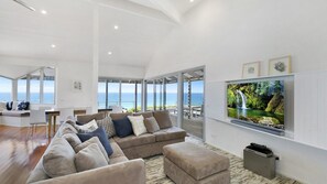 TV, DVD player, music library - The Cliff's Edge - On the Edge at Fairhaven & Very Big Views & WIFI (Fairhaven)