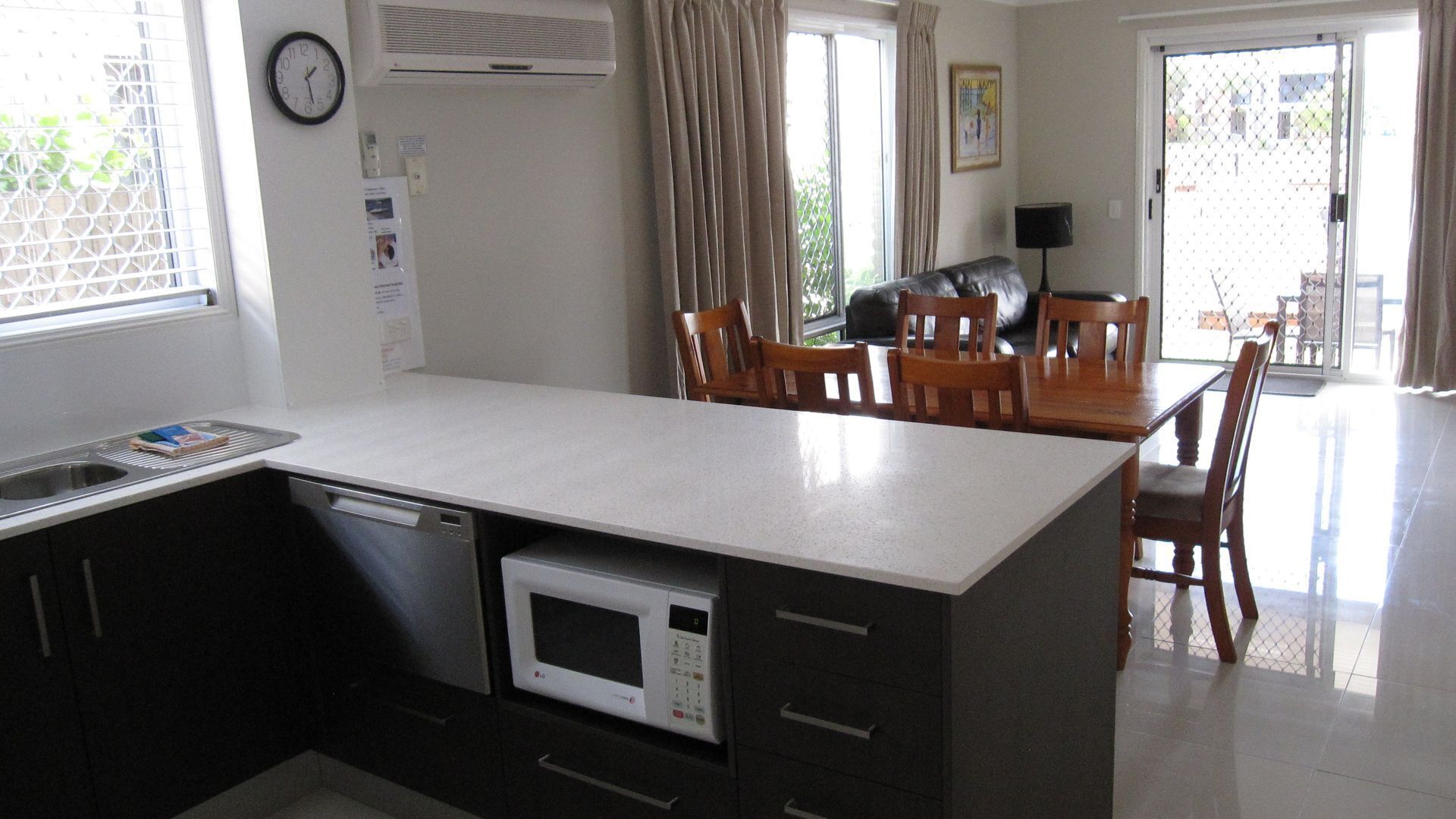 Waterfront Villa 1 - Pet Friendly Courtyard - Waterfront — image 13