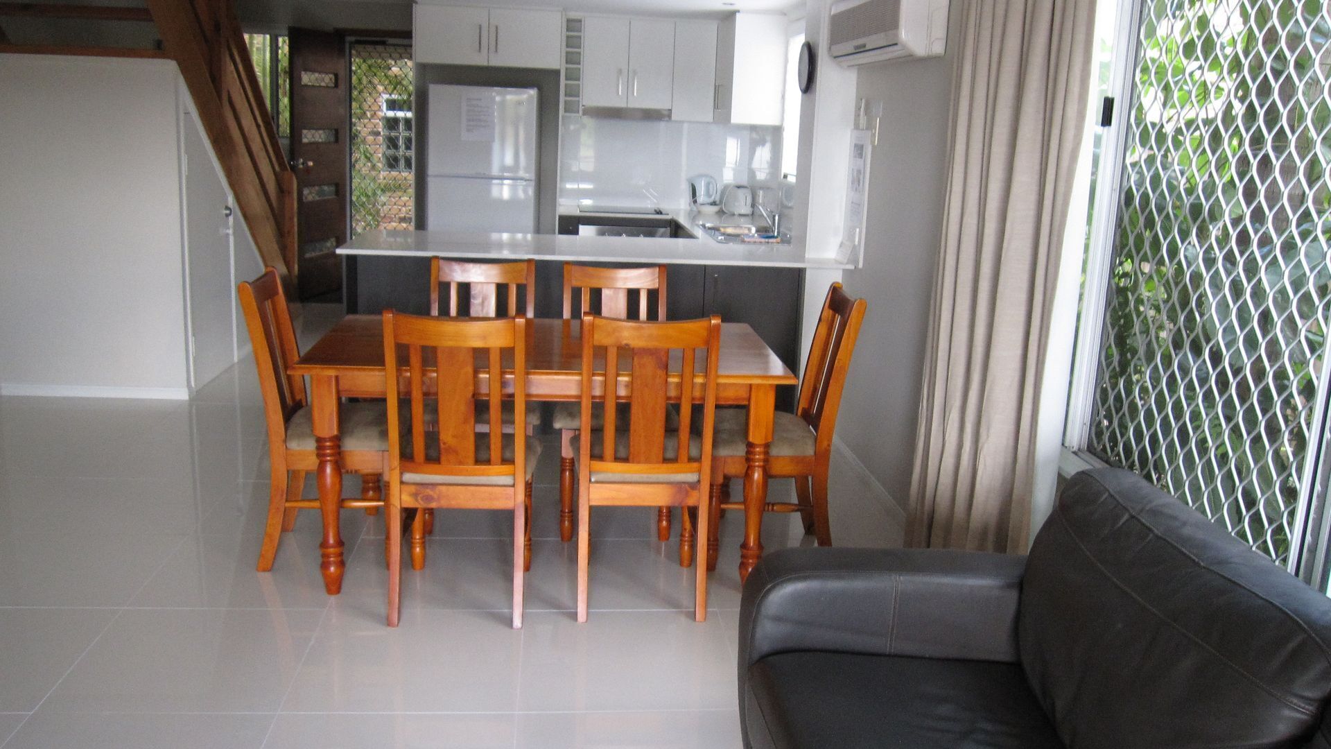 Waterfront Villa 1 - Pet Friendly Courtyard - Waterfront — image 12