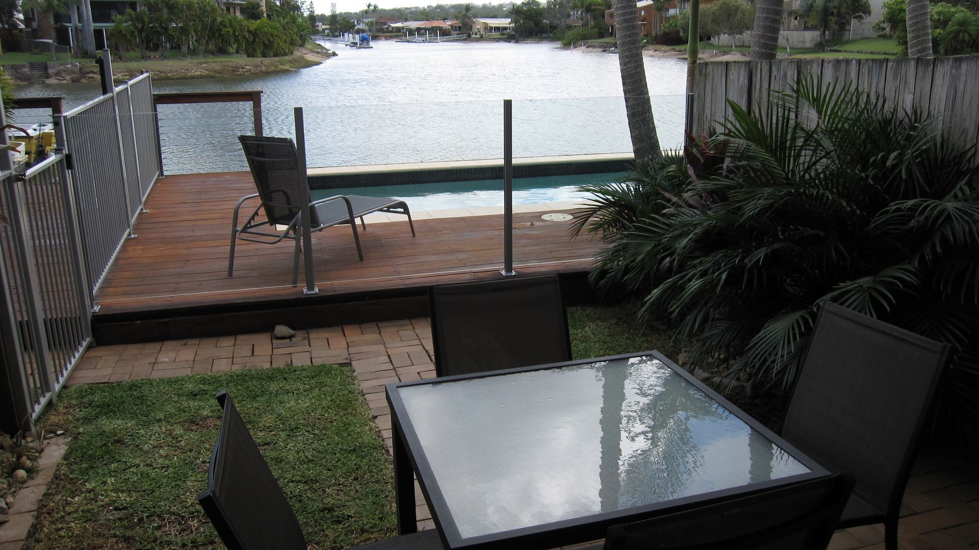 Waterfront Villa 1 - Pet Friendly Courtyard - Waterfront — image 11
