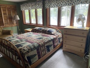 3 sovrum, skrivbord, gratis wi-fi och sängkläder