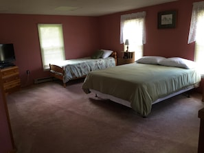 3 bedrooms, iron/ironing board, free WiFi, bed sheets
