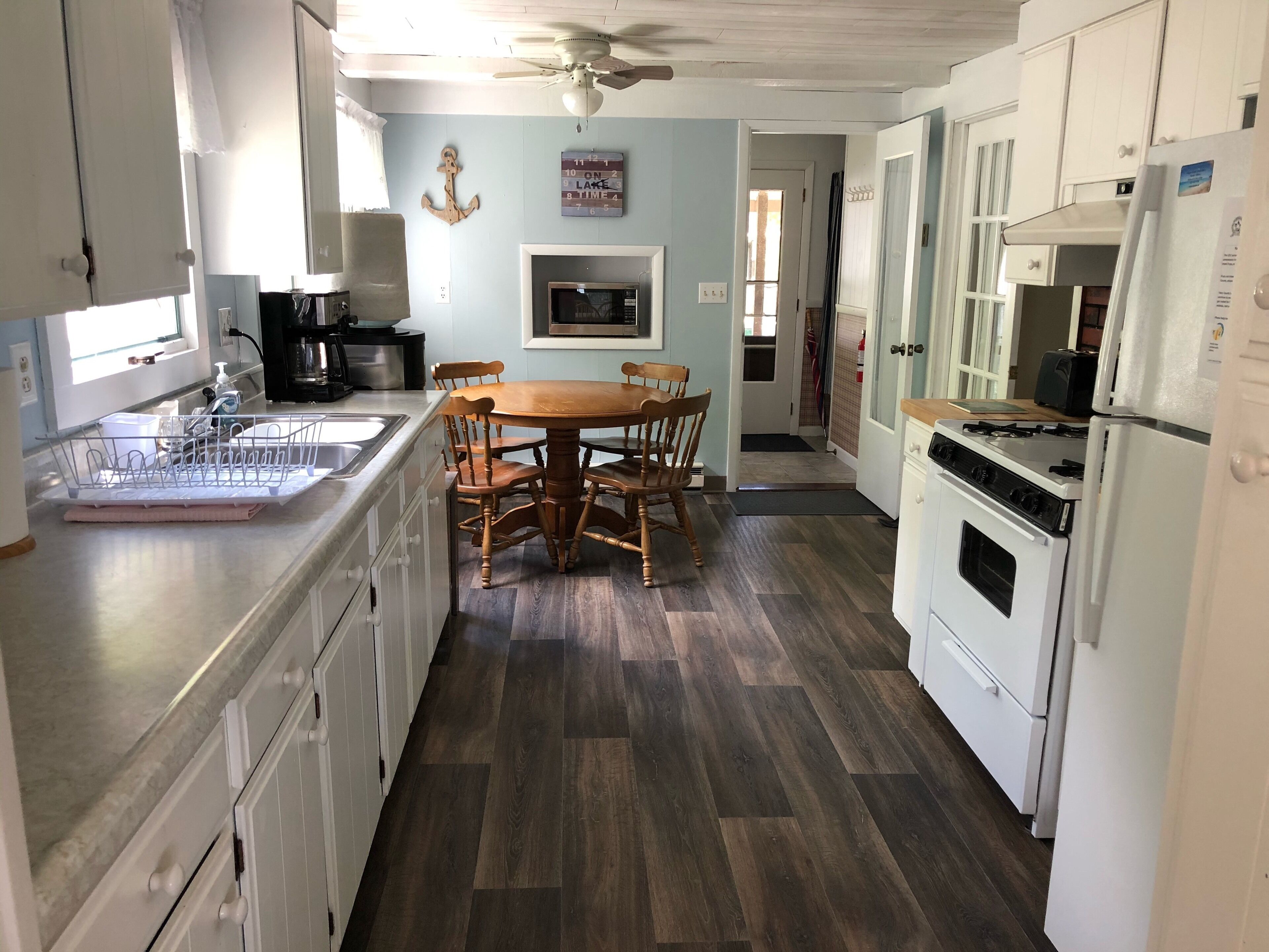 Coffee/tea maker, fridge, microwave, oven