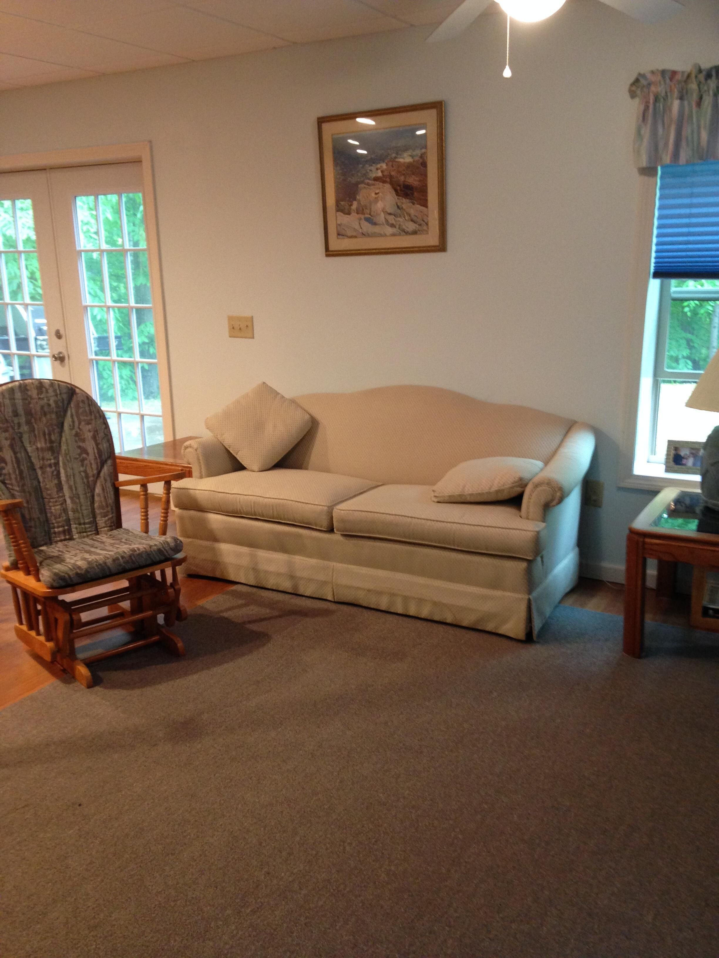 Walk Out Lower Level of clean 2 Family Lake House 