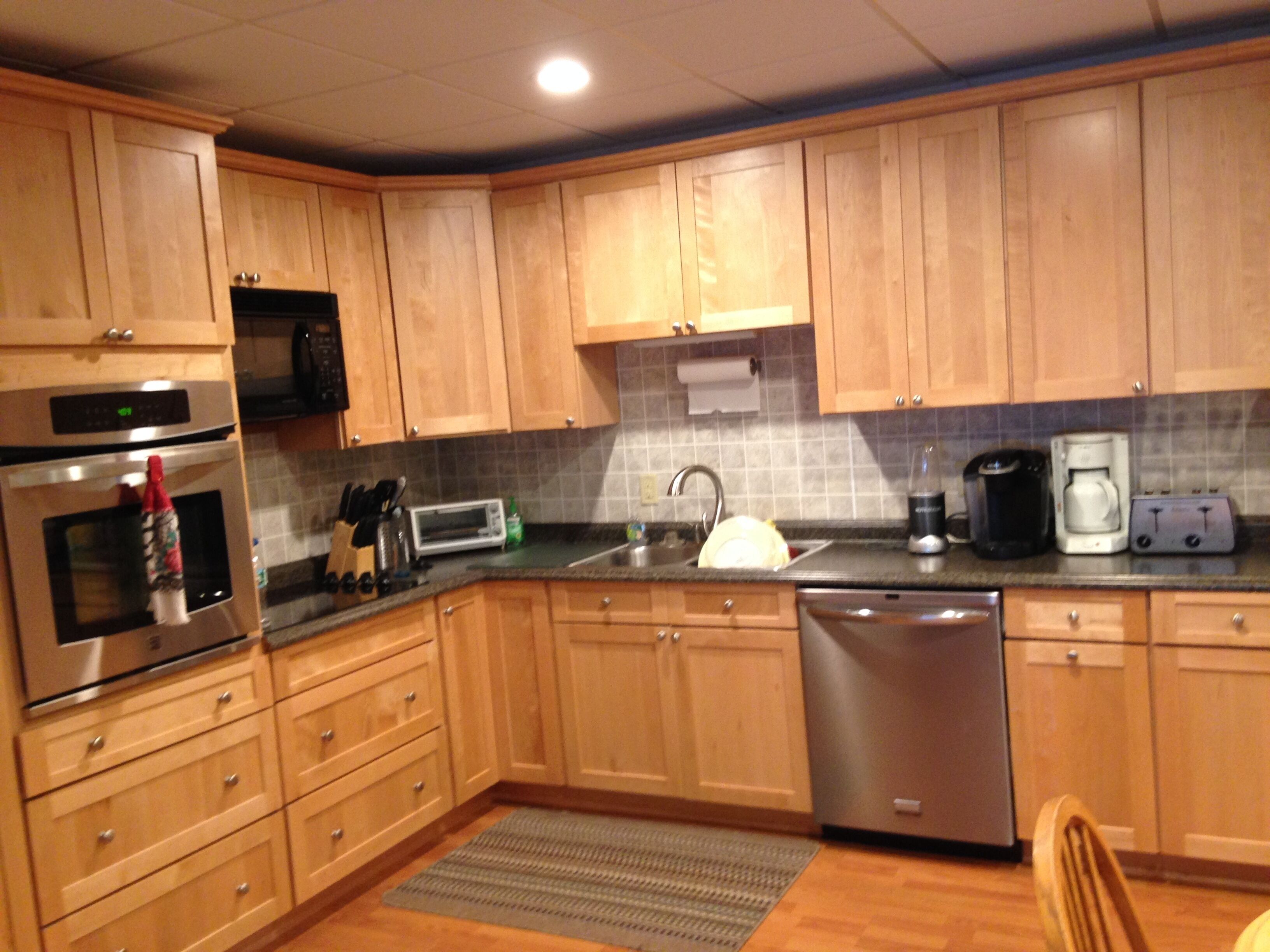 Walk Out Lower Level of clean 2 Family Lake House 