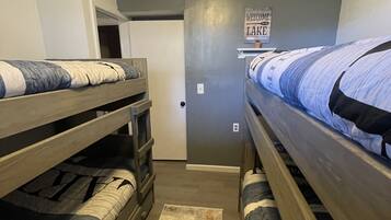 4 bedrooms, iron/ironing board, free WiFi, bed sheets