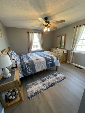 4 bedrooms, iron/ironing board, free WiFi, bed sheets