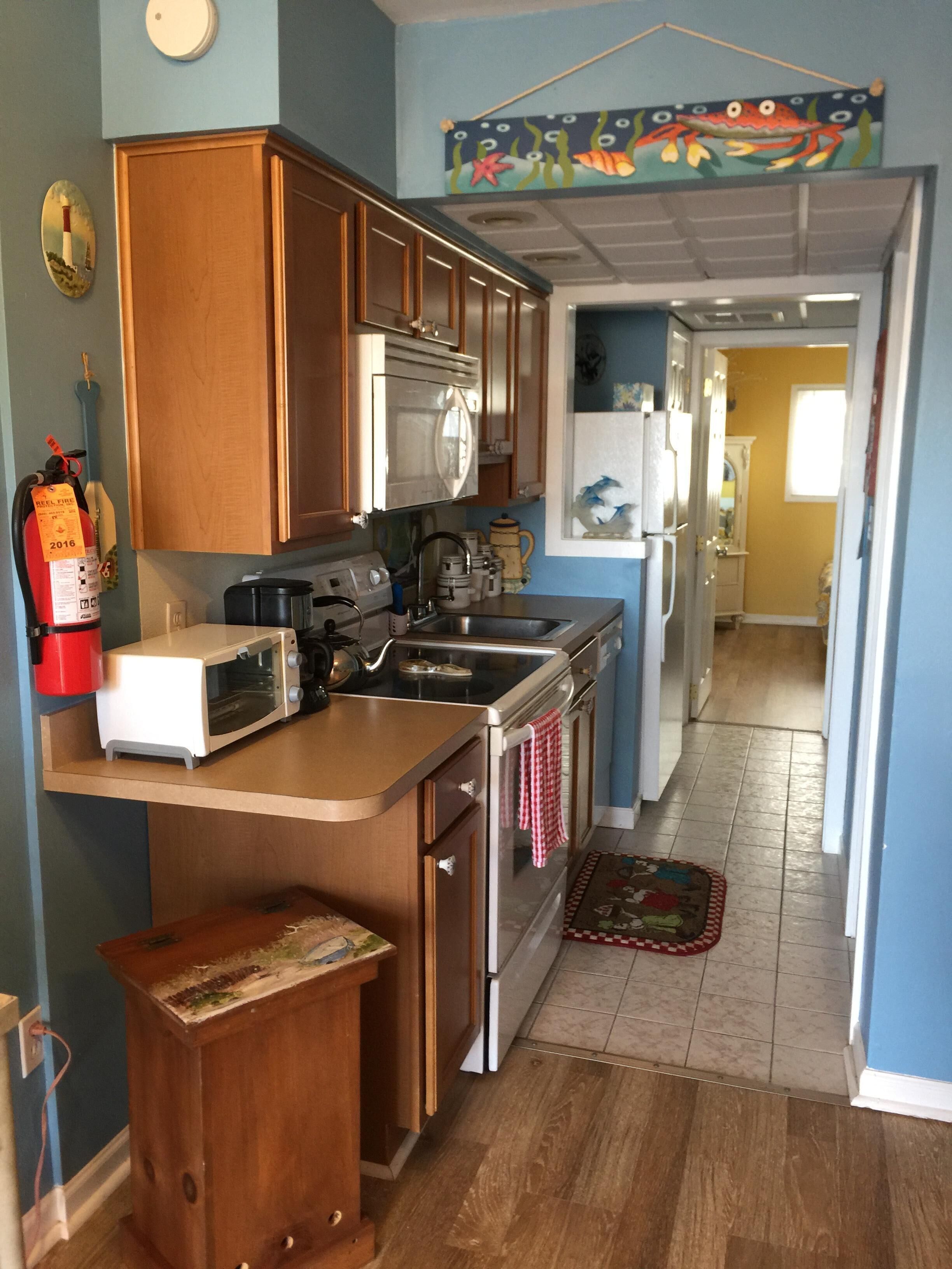 Beach Holiday Condo ~ 1 BR / 2 Full Baths ~ Full Kitchen With Dishwasher