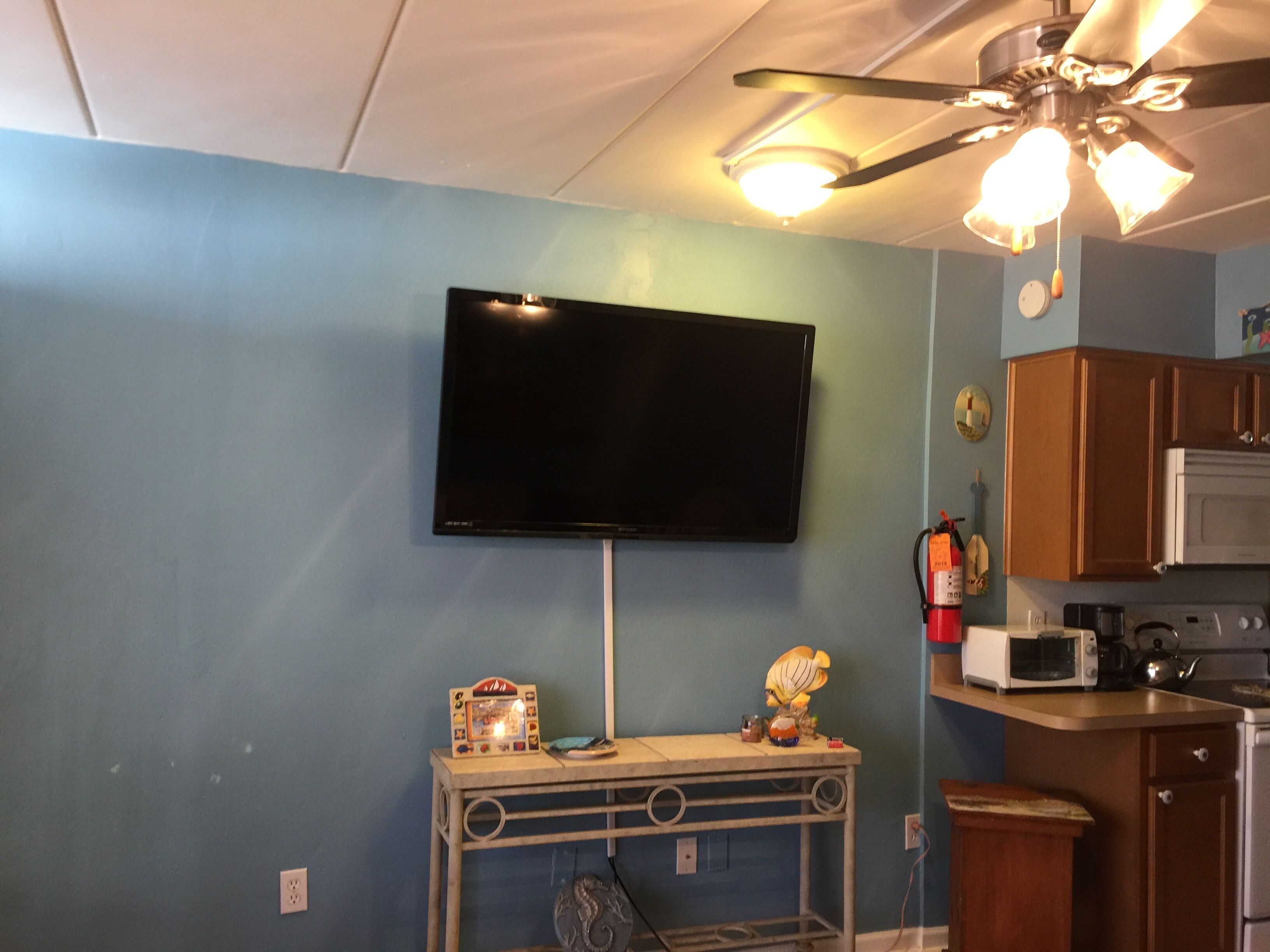 Beach Holiday Condo ~ 1 BR / 2 Full Baths ~ Full Kitchen With Dishwasher