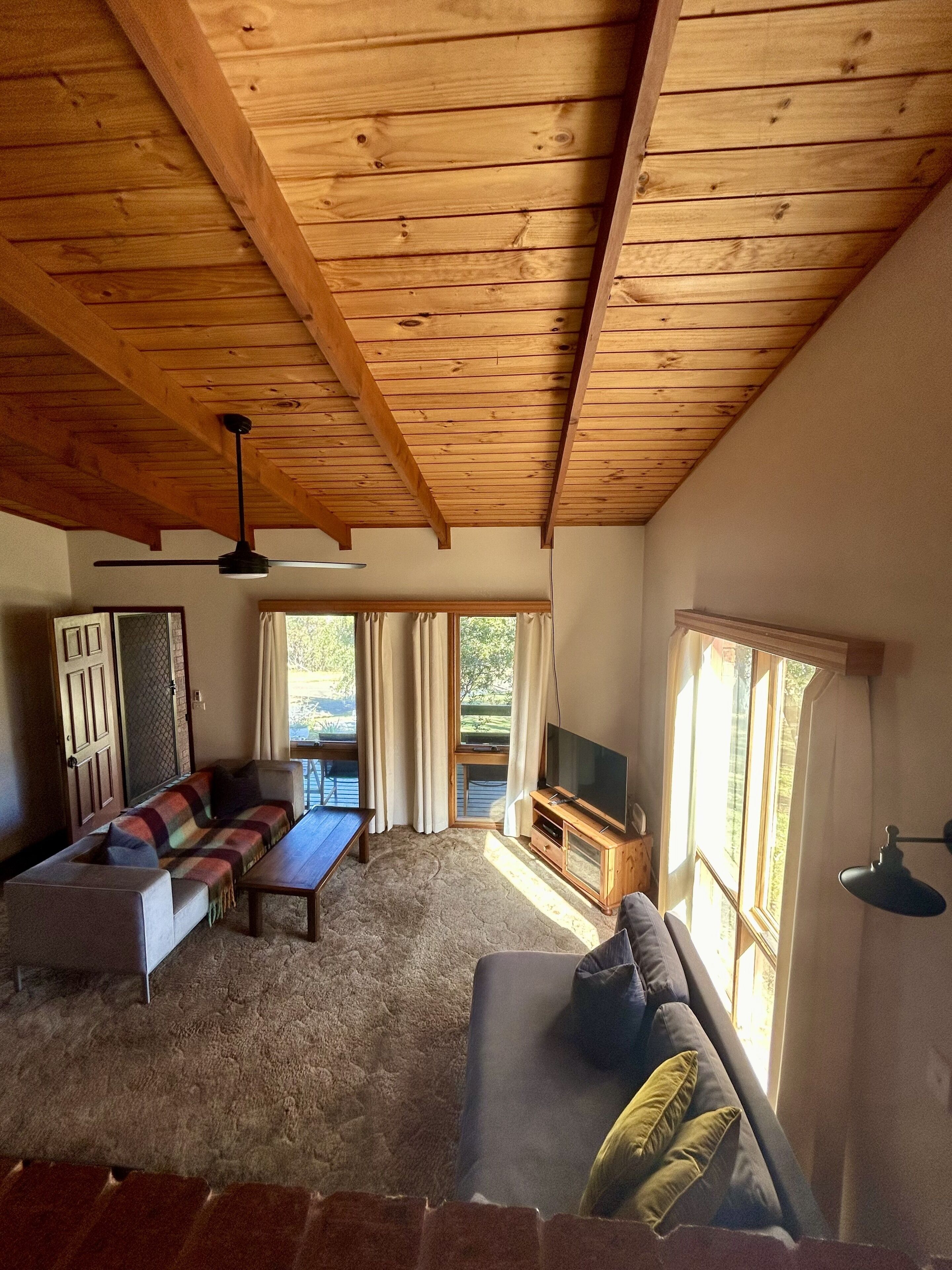 Cosy Mountain Lake Ski Retreat, Relaxation Scandinavian Style - Adaminaby