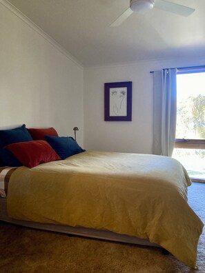 2 chambres, fer et planche à repasser, Wi-Fi gratuit, draps fournis