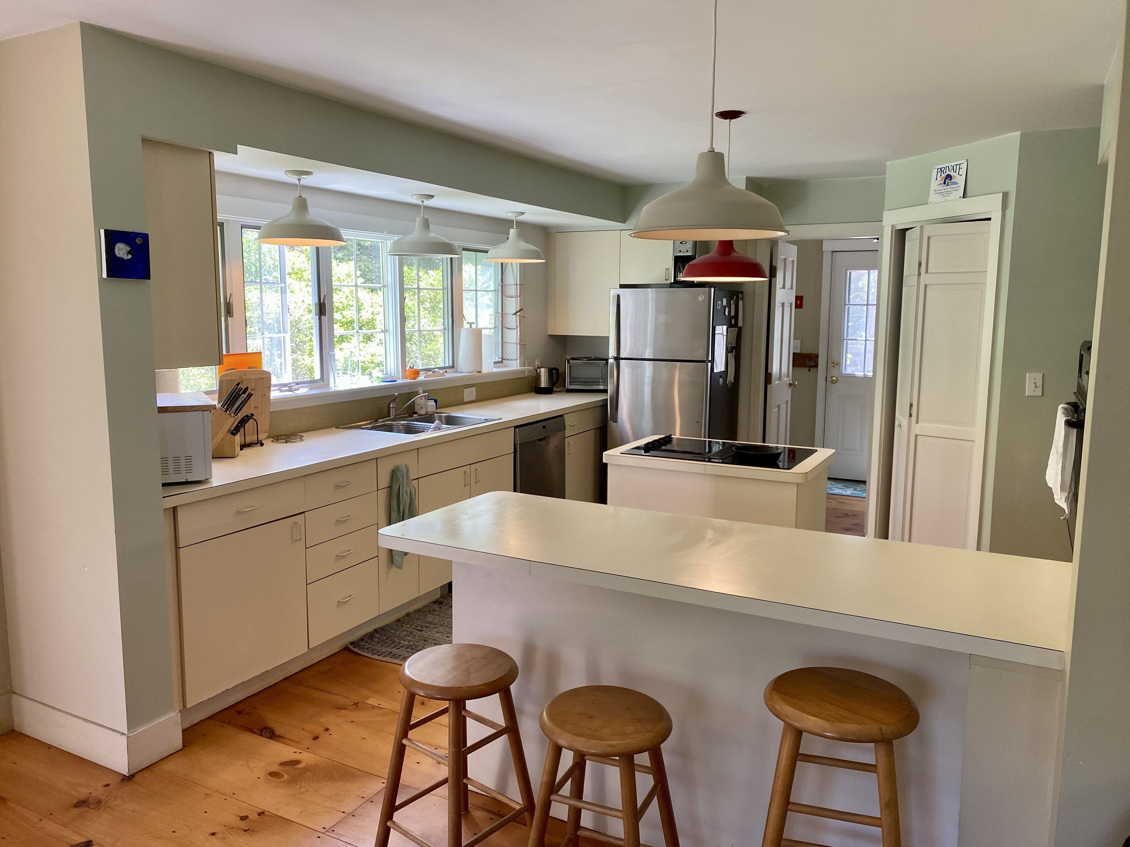 Private Chappy house- WALK to beach, local farm, and community center