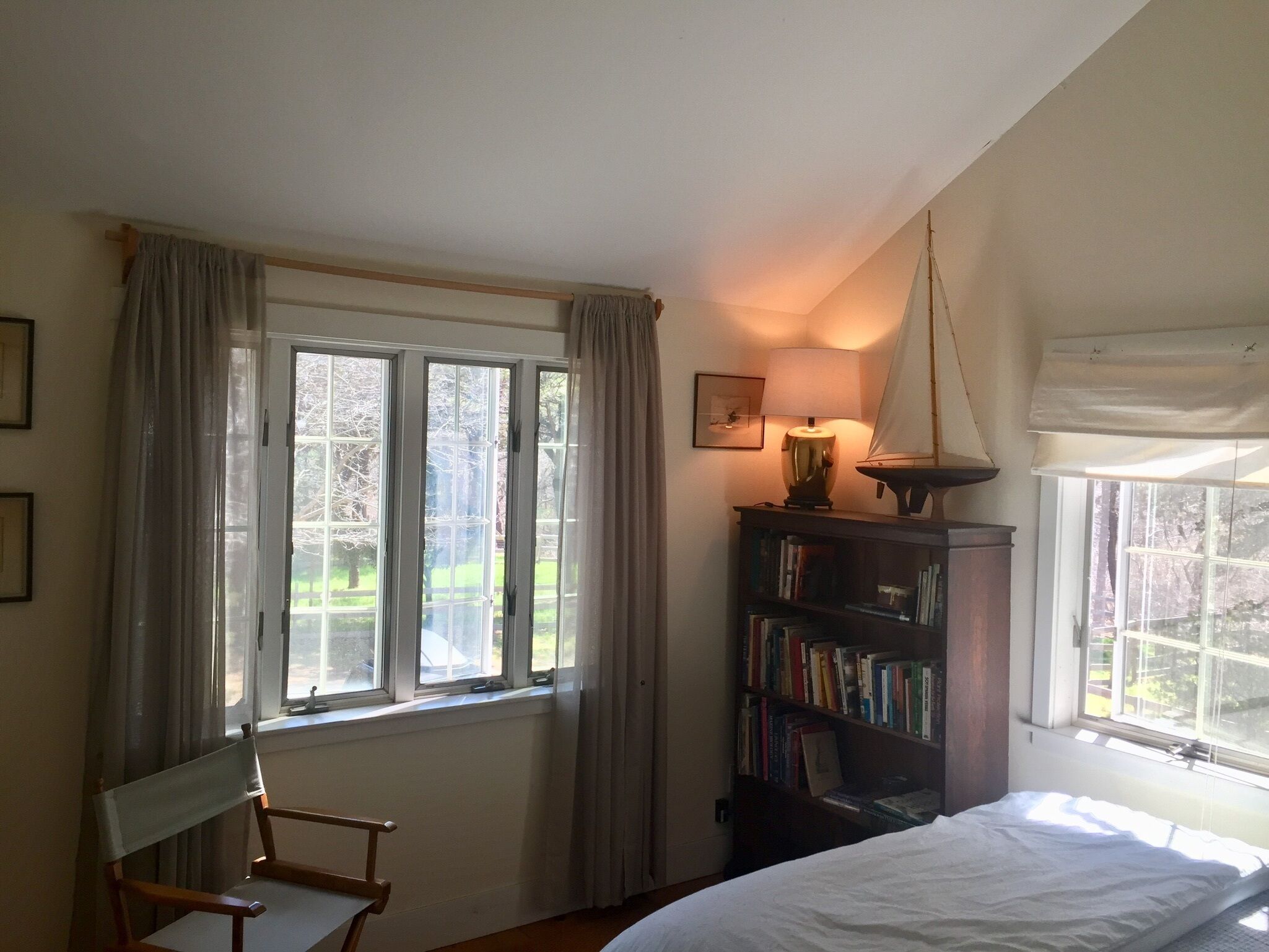 Private Chappy house- WALK to beach, local farm, and community center