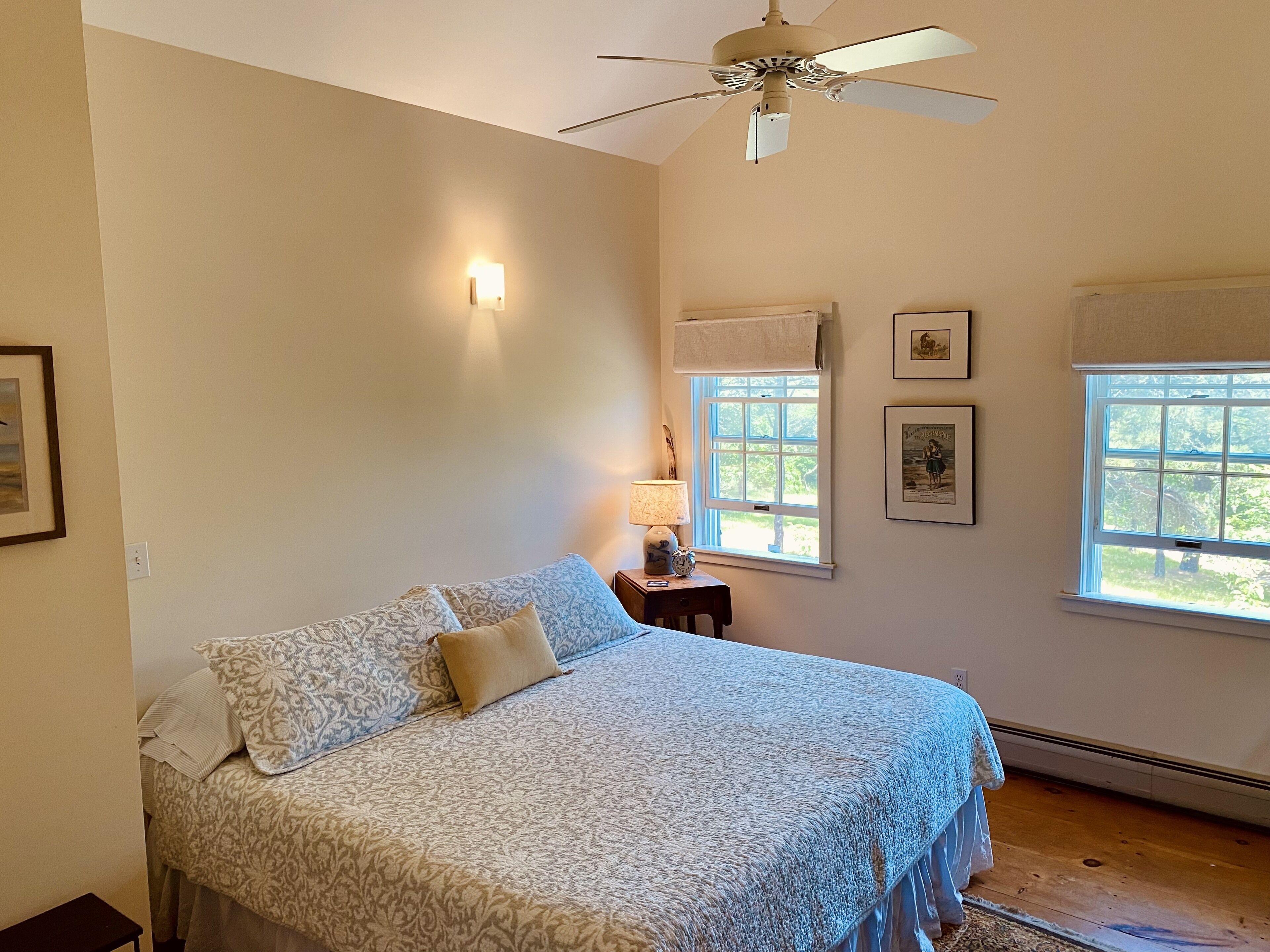 Private Chappy house- WALK to beach, local farm, and community center