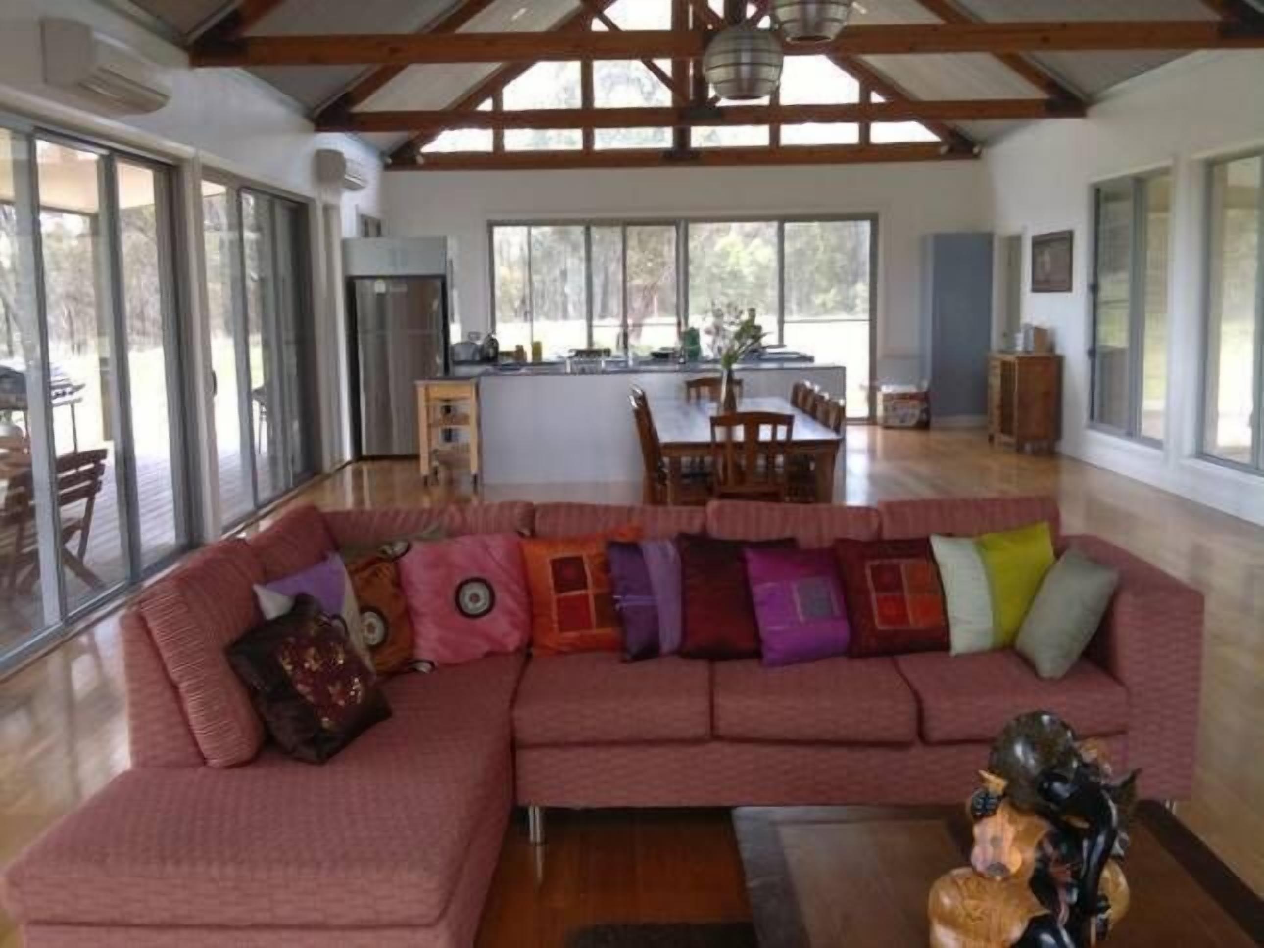Kookaburra Hideaway Hunter Valley — image 11