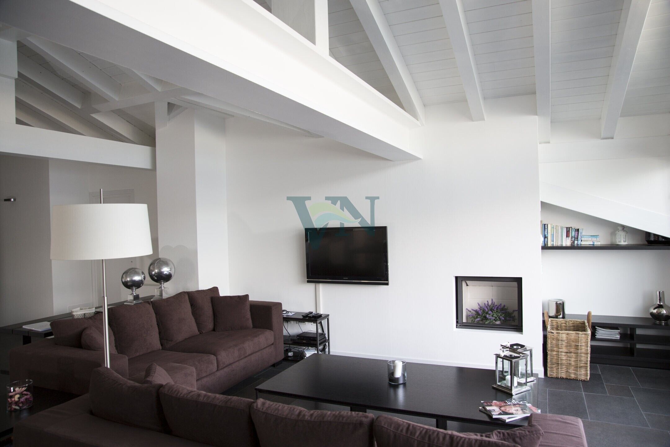 电视、DVD 播放器、书