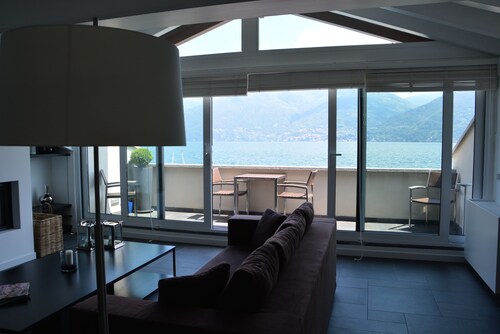 Spacious Penthouse With Front Terrace &, 5 Lake View Balconies