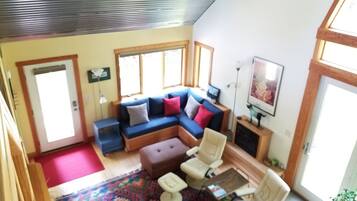 Smart TV, fireplace, foosball, books