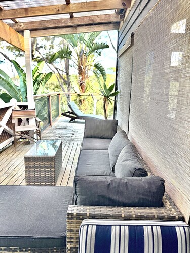 BEACHFRONT OASIS.4 BEDROOMS. SLEEPS 14.PETS WELCOME.