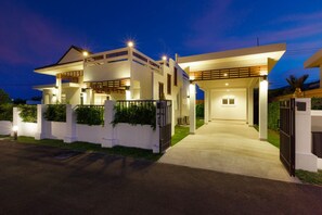 المنشأة من الخارج