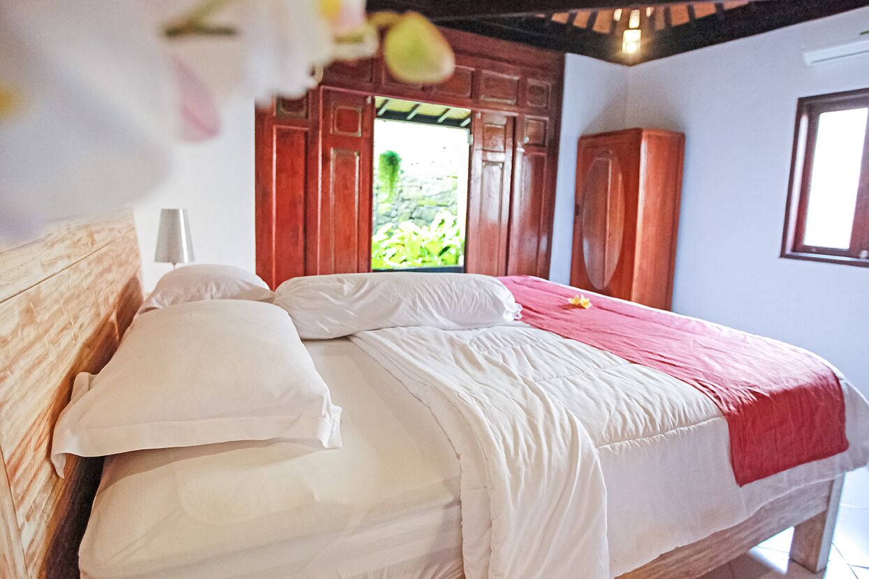 4 bedrooms, in-room safe, iron/ironing board, WiFi