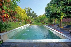 Piscine extérieure
