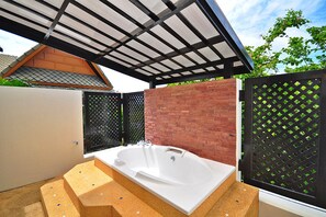 Outdoor spabad