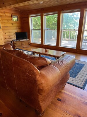 TV, DVD player, books, stereo