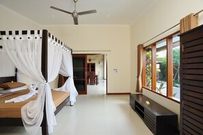 5 bedrooms, in-room safe, free WiFi, bed sheets - 5 Bedroom villa w/ Breakfast, Seminyak (Seminyak)