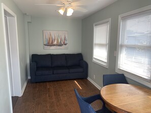 TV - Seaside - 4+Bedroom house, w/6 beach badges & parking - walk to beach (Seaside Heights)