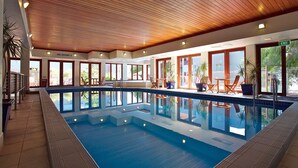 An indoor swimming pool with wooden ceiling, large windows, and poolside seating. - Cumberland Resort Lorne private Apartment near beach, pool, spa, tennis, shops (Lorne)