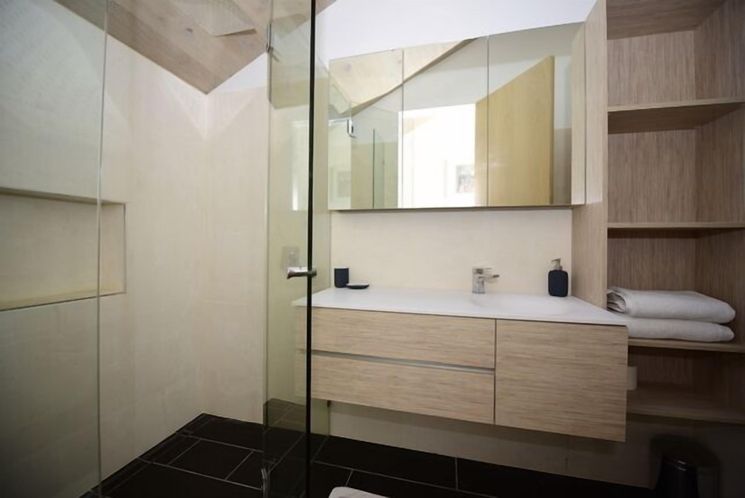 Thredbo Penthouse Aprmt (suitable for 2 families) \nCentral Village Location — image 16