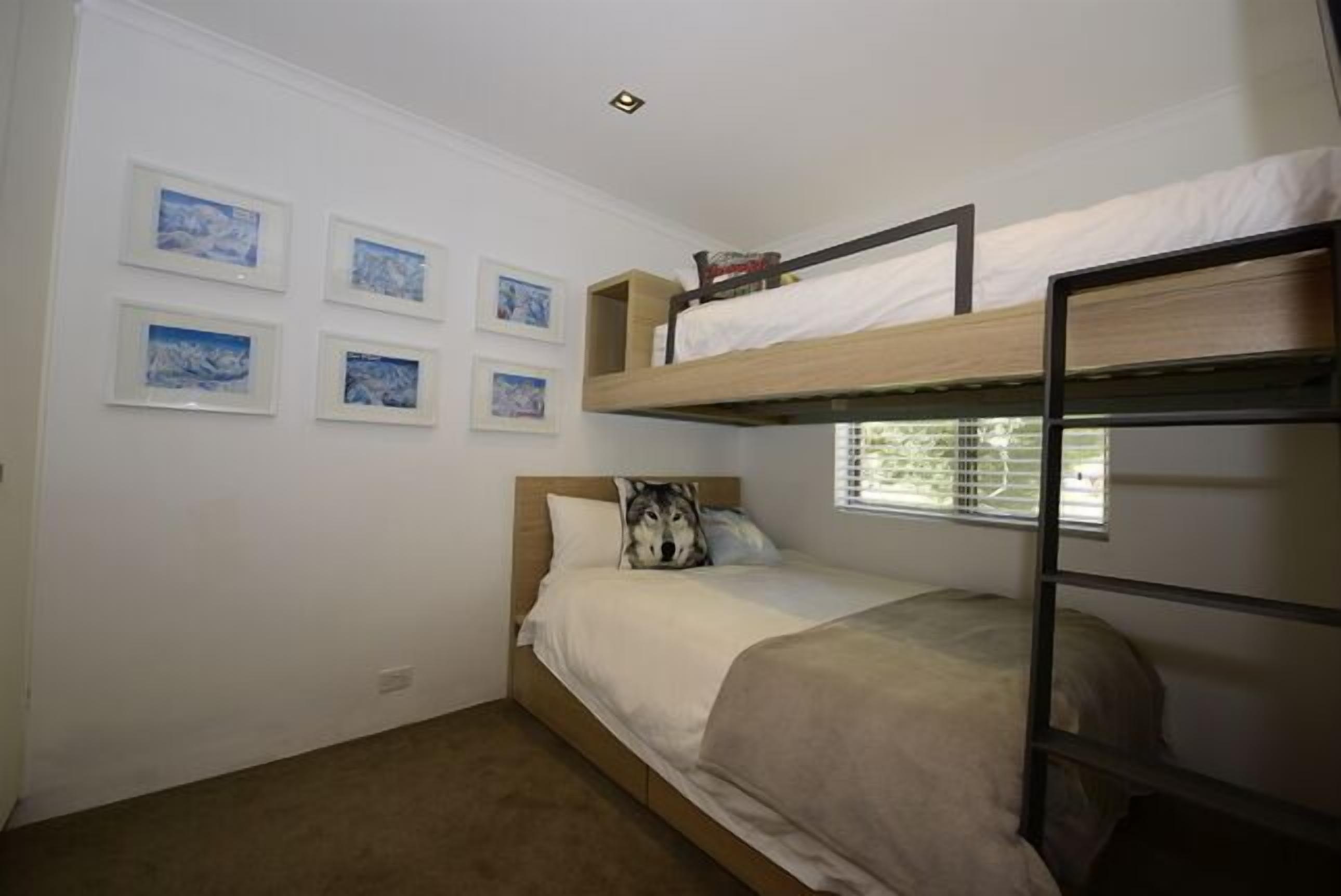 Thredbo Penthouse Aprmt (suitable for 2 families) \nCentral Village Location — image 17