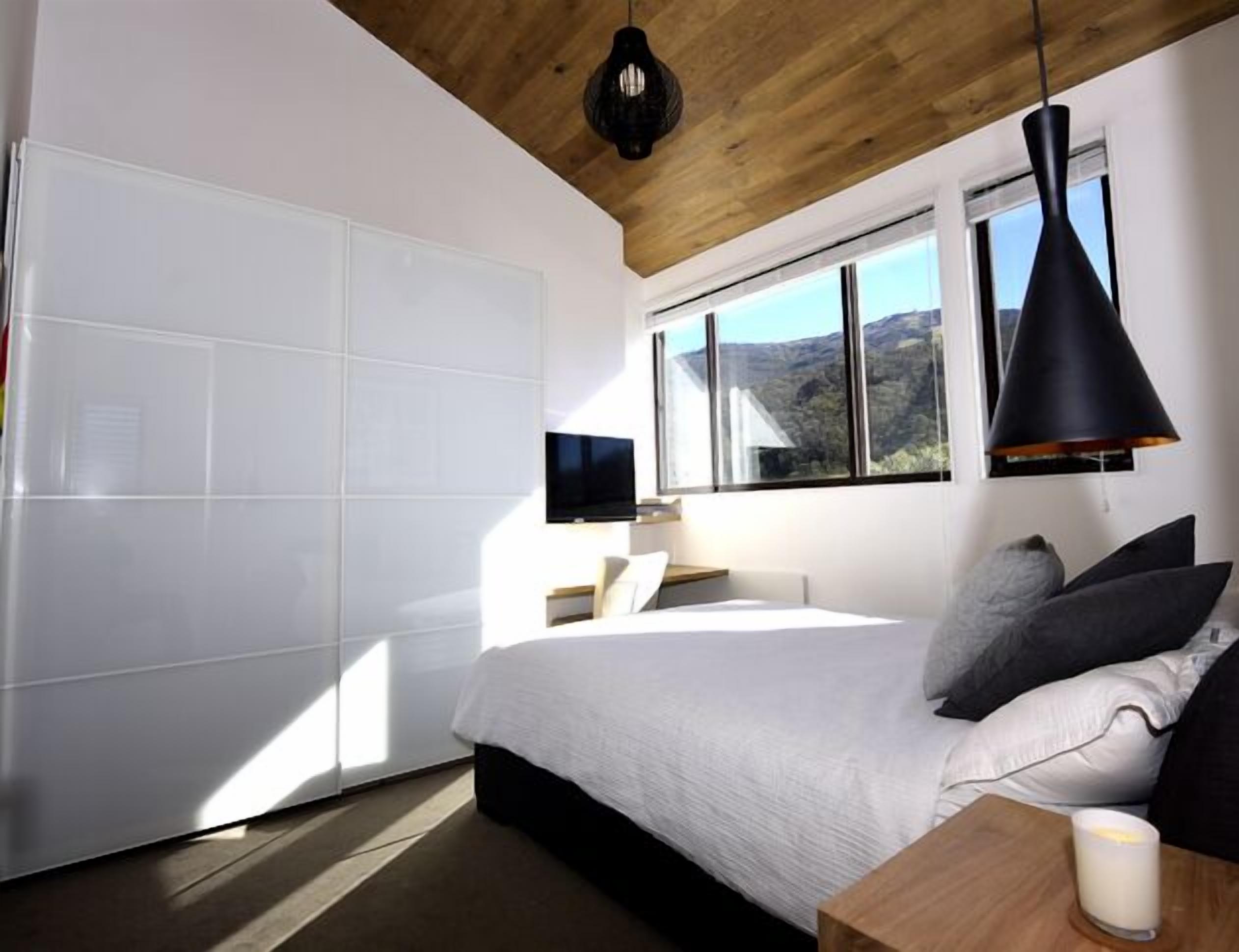 Thredbo Penthouse Aprmt (suitable for 2 families) \nCentral Village Location — image 12