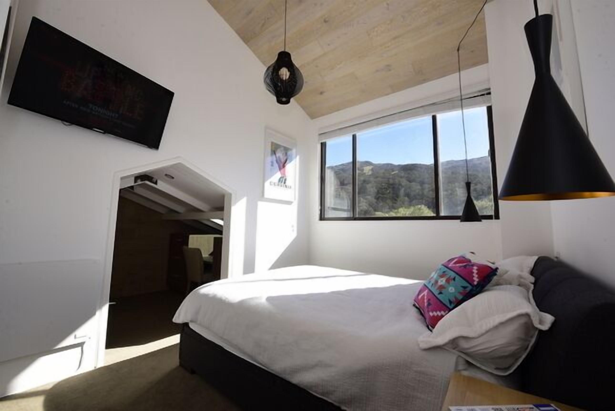 Thredbo Penthouse Aprmt (suitable for 2 families) \nCentral Village Location — image 14