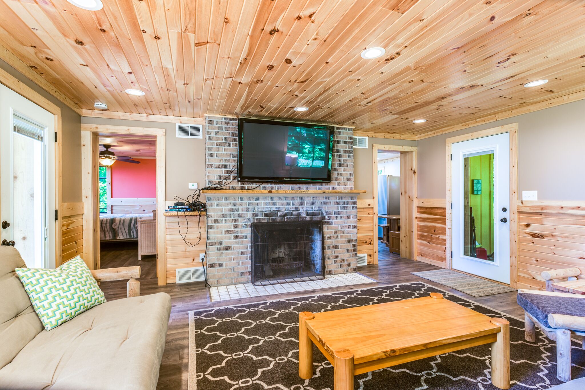 Cozy Red Cottage Located Directly Next Door From The Log Cabin