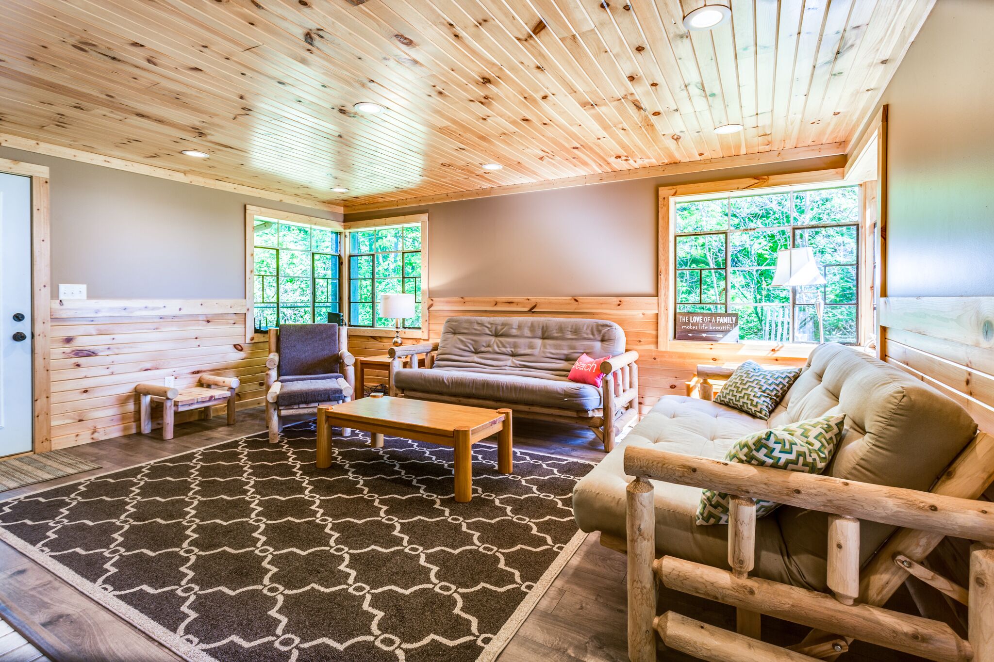 Cozy Red Cottage Located Directly Next Door From The Log Cabin