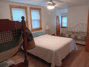 2 bedrooms, iron/ironing board, travel cot, free WiFi