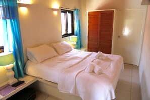 2 bedrooms, travel cot, free WiFi, bed sheets