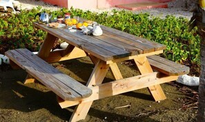 Outdoor dining - Your Windsurf Home Away From Home (Kralendijk)