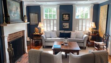 Smart TV, fireplace, Netflix, DVD player