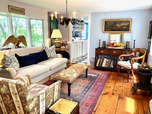 Smart TV, fireplace, Netflix, DVD player