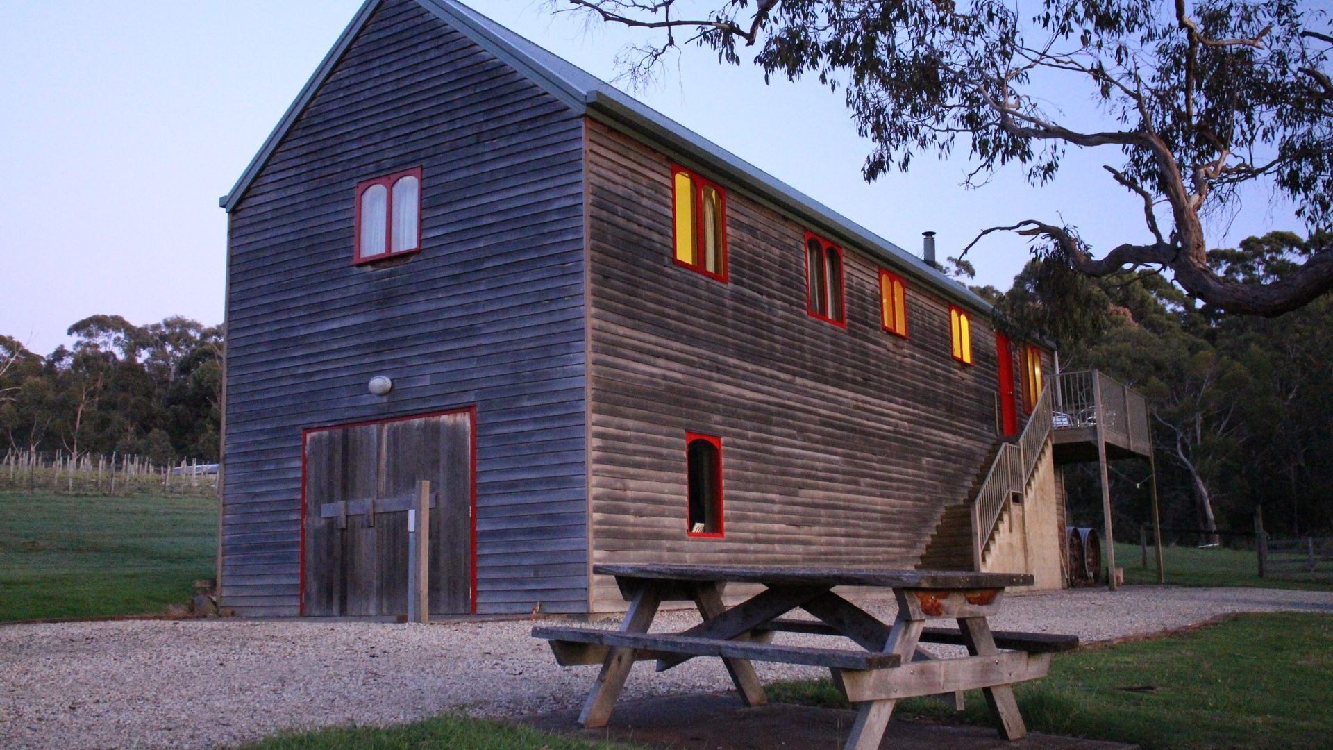 Herons Rise Vineyard Accommodation-The Wine Loft