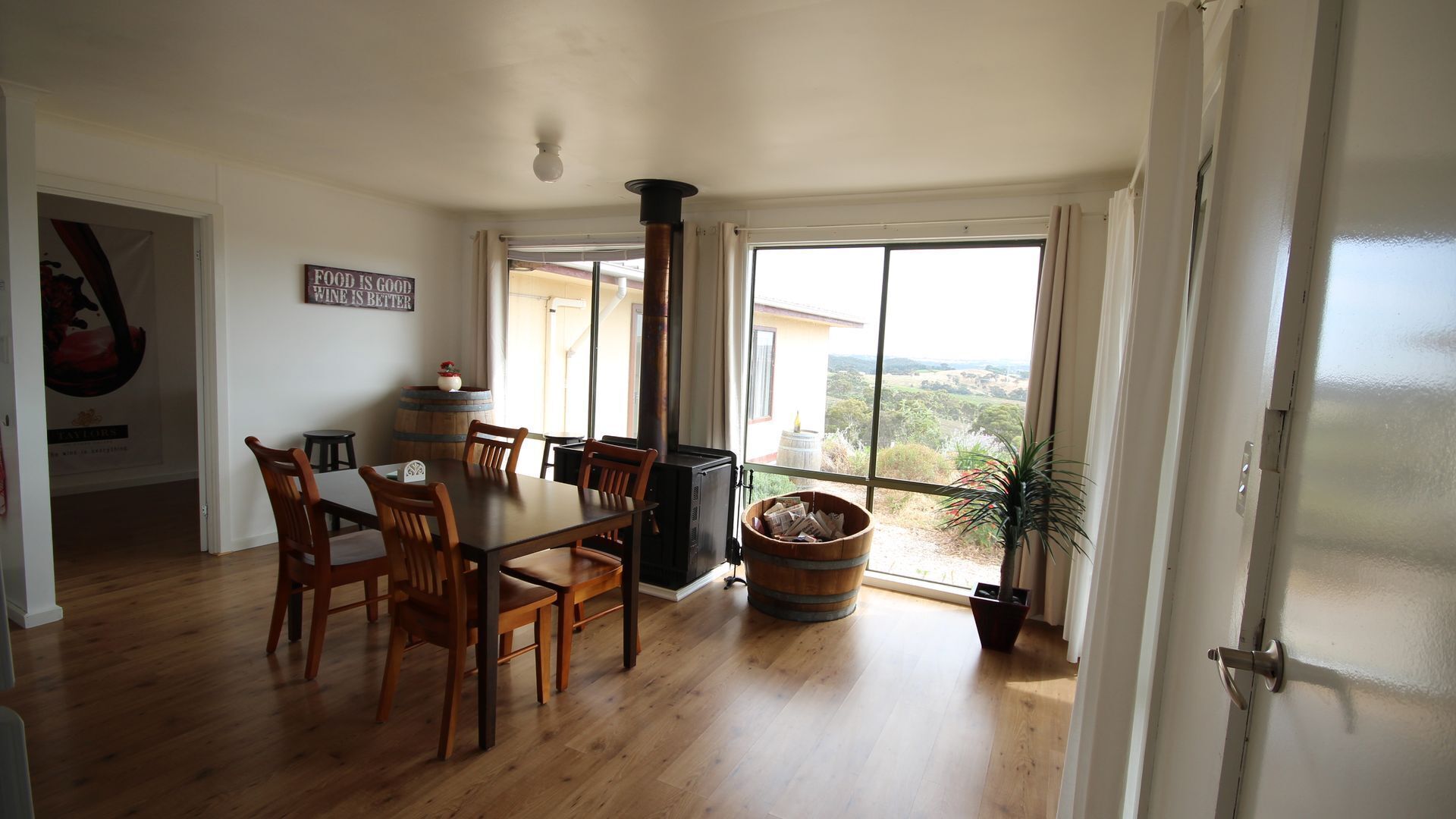 Clare View COTTAGE (pet friendly) Sleep 4 — image 3